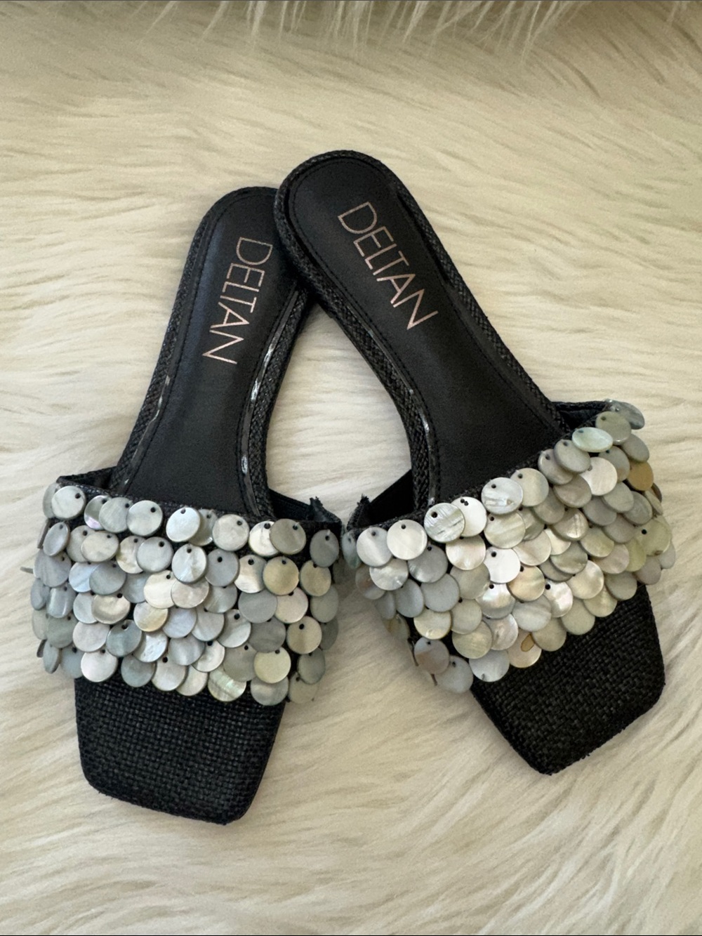 Deltan Flora Metallic Raffia Pearl Disc Flat Black Sandal Size 6.5